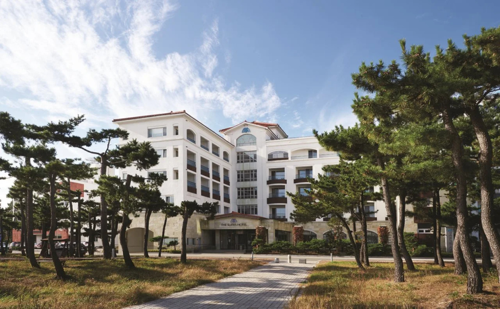 The Suites Hotel Naksan