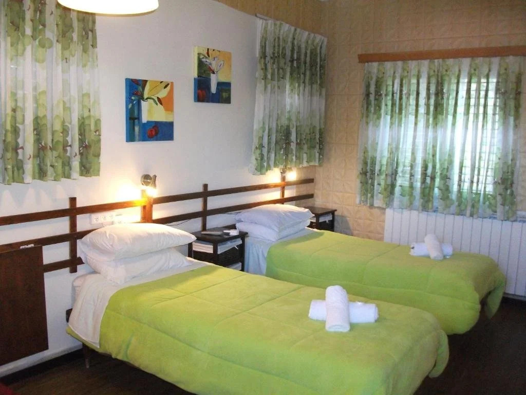 Safed Inn