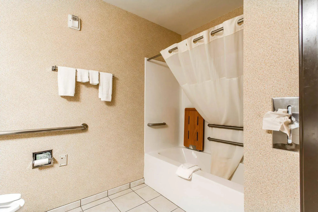 Quality Inn & Suites Lodi I-90