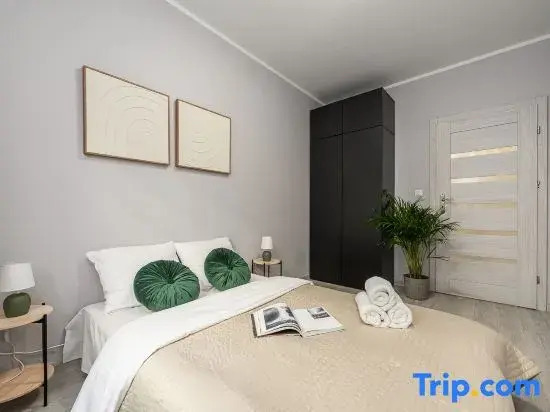 Lumina 3-room apartment near the train station