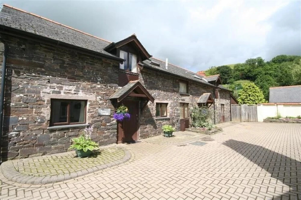 Converted Barn Outside Center of Swimbridge near Beach