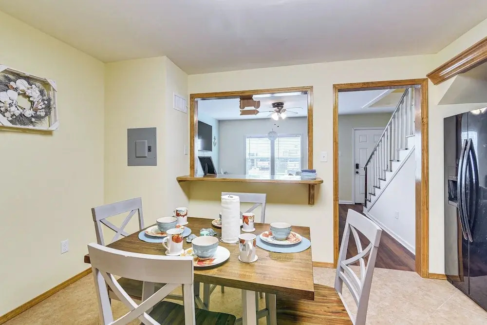 1 Mi to Pleasure Pier! Group Retreat w/ 2 Units