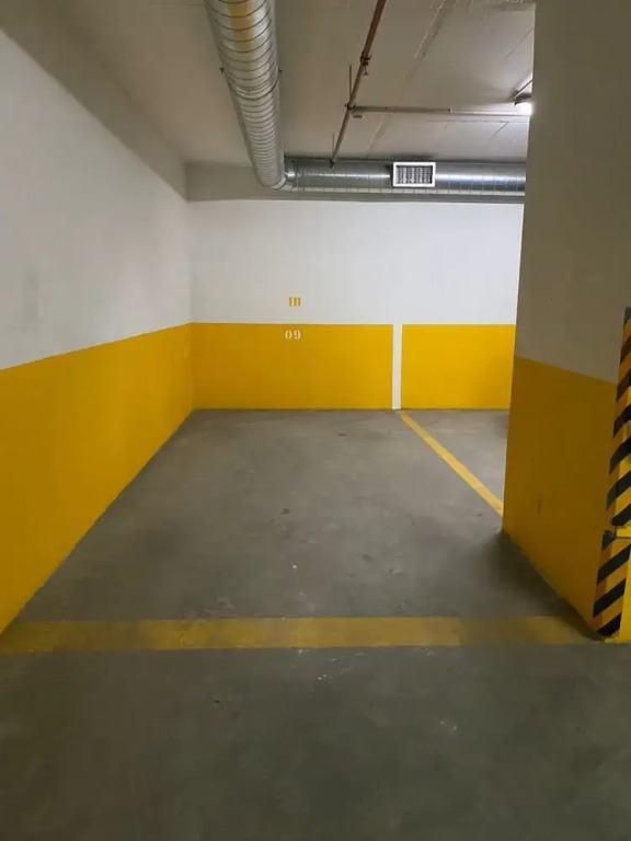 Spacious Lisbon Haven w Lift Garage