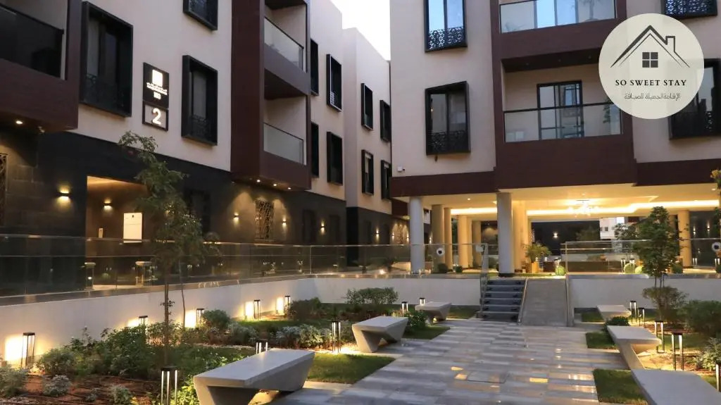 So Sweet Stay -AlTawun 3BR apartment - with Balcony garden view - الاقامة الجميلة - شقة فندقية فاخرة - بلكونه مطله ع الحديقه
