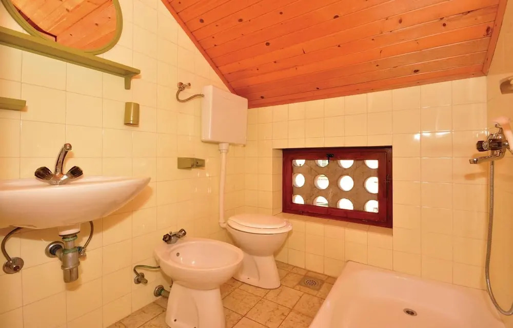 Stunning Home in Stari Grad With Wifi and 3 Bedrooms