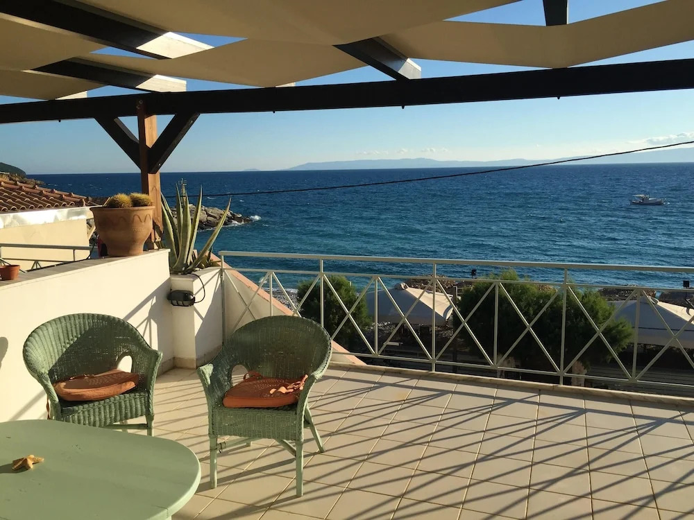 Apartment With 2 Bedrooms in , With Wonderful sea View, Enclosed Garden and Wifi Near the Beach