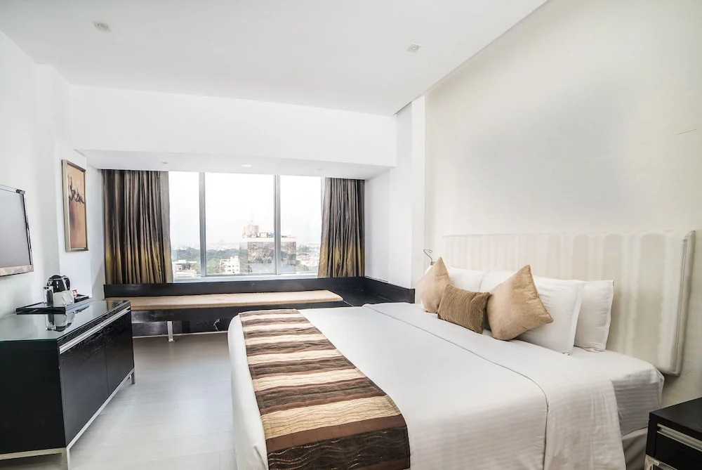 Clarion Hotel President