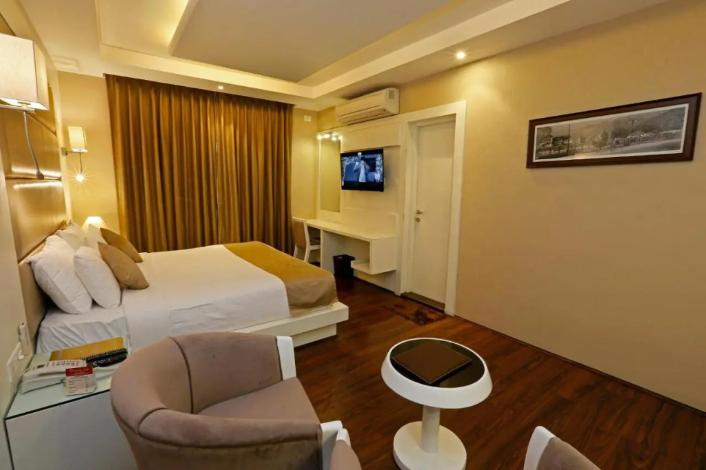Clarks inn srinagar