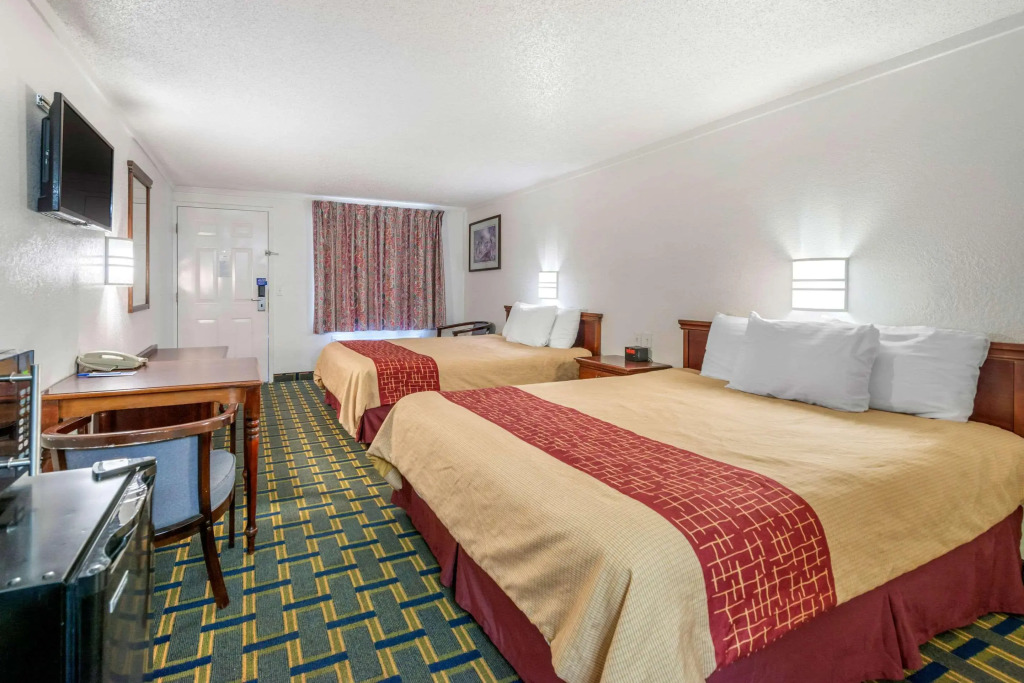 Knights Inn - Hilliard