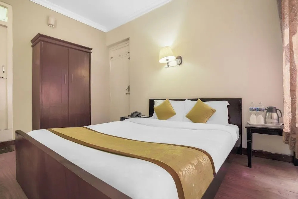 OYO 388 Teeka's Holiday Inn