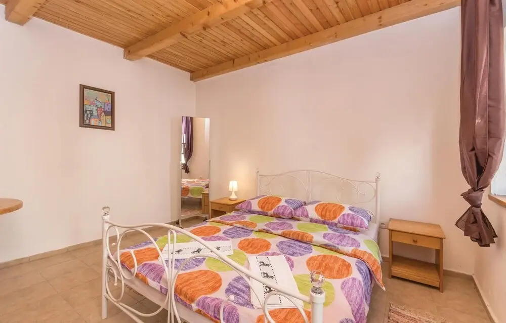 Beautiful Home in Lisane Tinjske With 5 Bedrooms, Wifi and Outdoor Swimming Pool