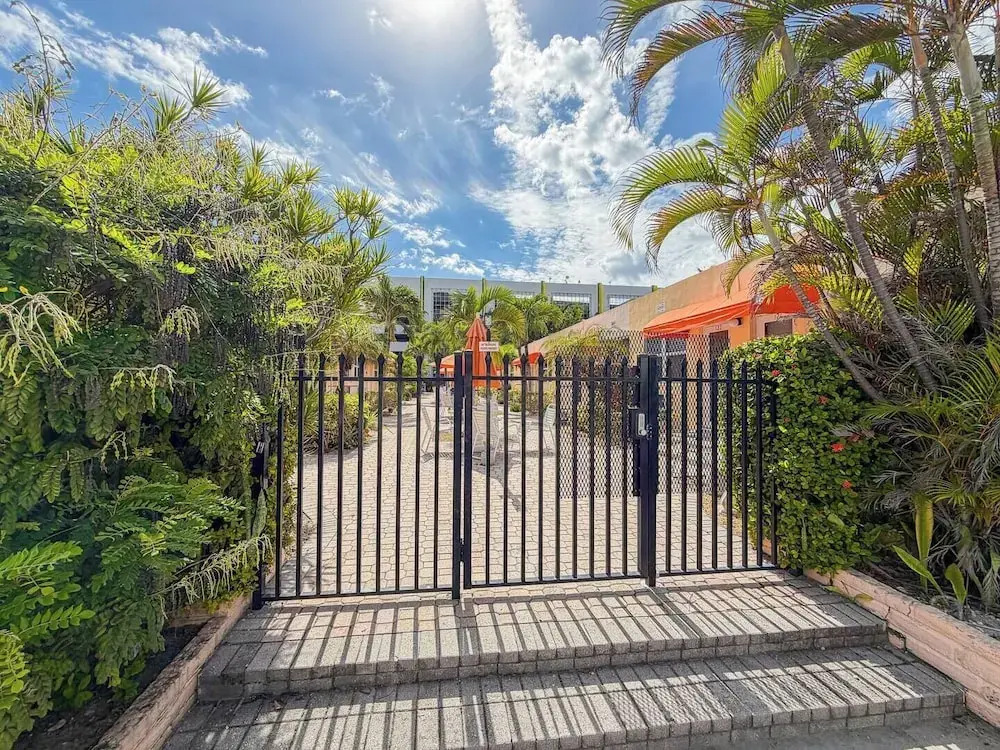 Exclusive Studio Steps to the Beach With Pool