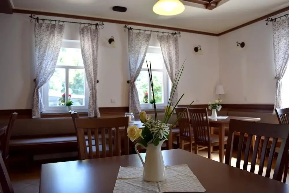 Guest House Pod Grebenom