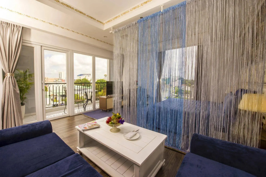Golden Crown Hotel