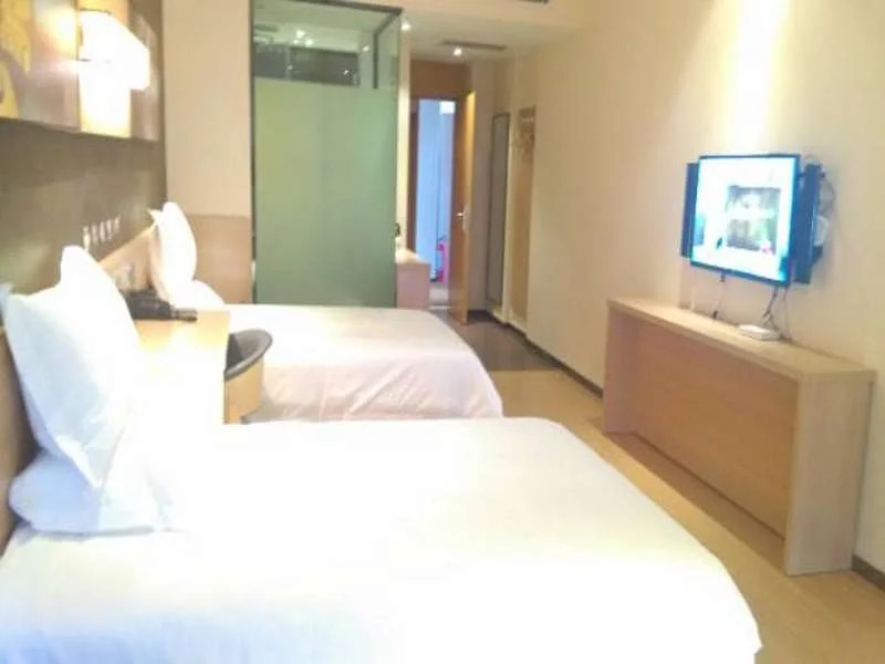 IU Hotel Urumqi Shinianzi Bus Station