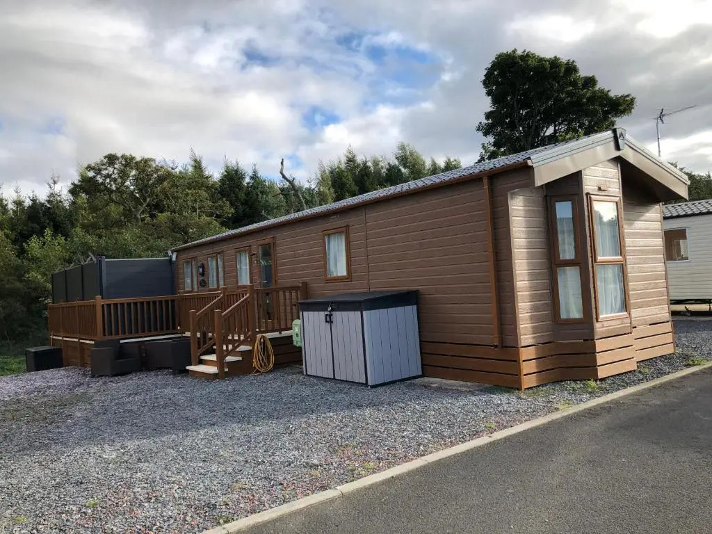 Moonlight Ridge -2 bedroom lodge with hot tub