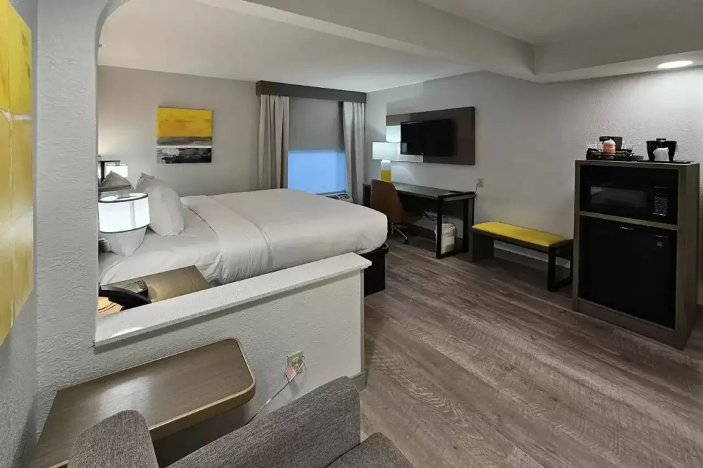 Comfort Inn & Suites Saint Louis Lafayette Square