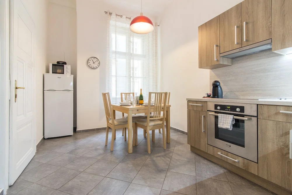Bright And Spacious By Easybnb