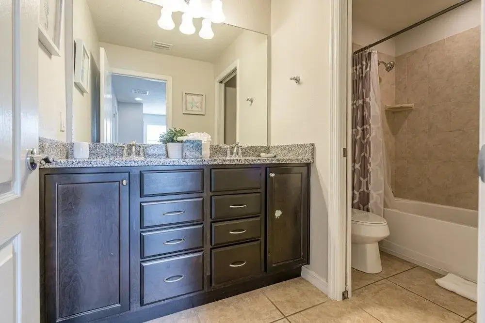 Lovely 5br Townhouse At Windsor At Westside 5 Bedroom Townhouse by RedAwning