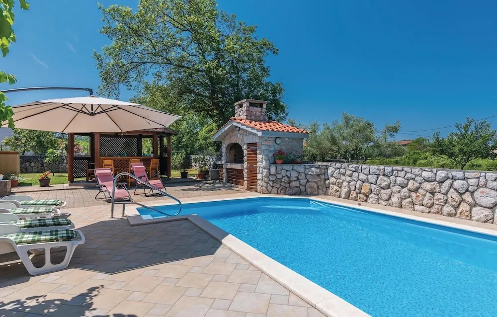 Beautiful Home in Sveti Anton With Wifi and 3 Bedrooms