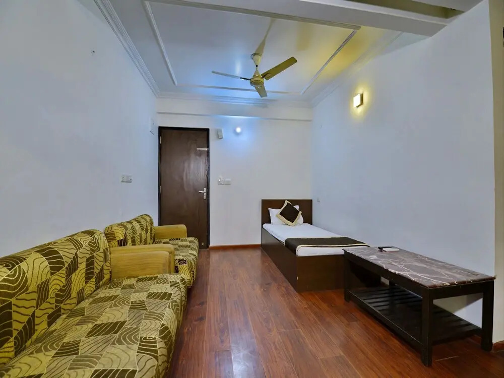 OYO Premium Jaipur Junction