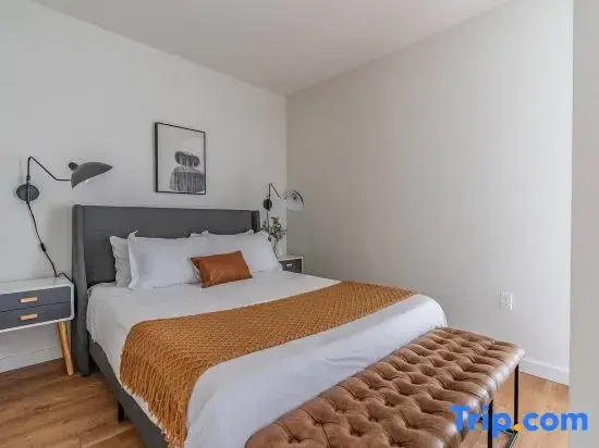 1BR | Views, Rooftop, Gym | Bellevue | Sophari B