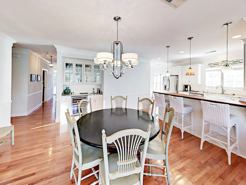Lakeside - 4 Br Home