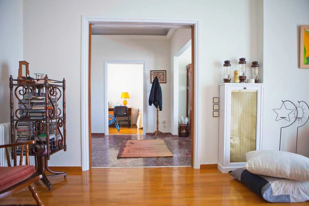 Warm & Homely Ambience in Spacious Apartment