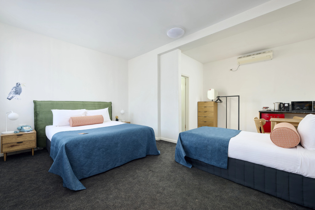 Baileys Parkside Motel by VetroBlu