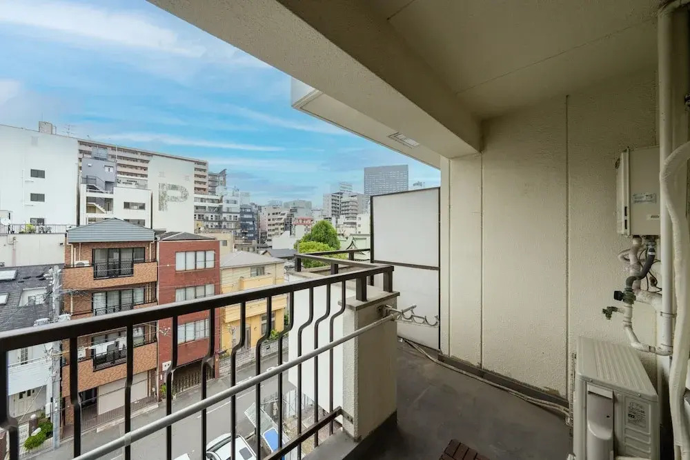 Namba West 5 connecting room
