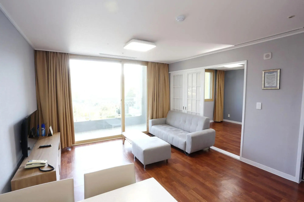 Muan Hotel The K