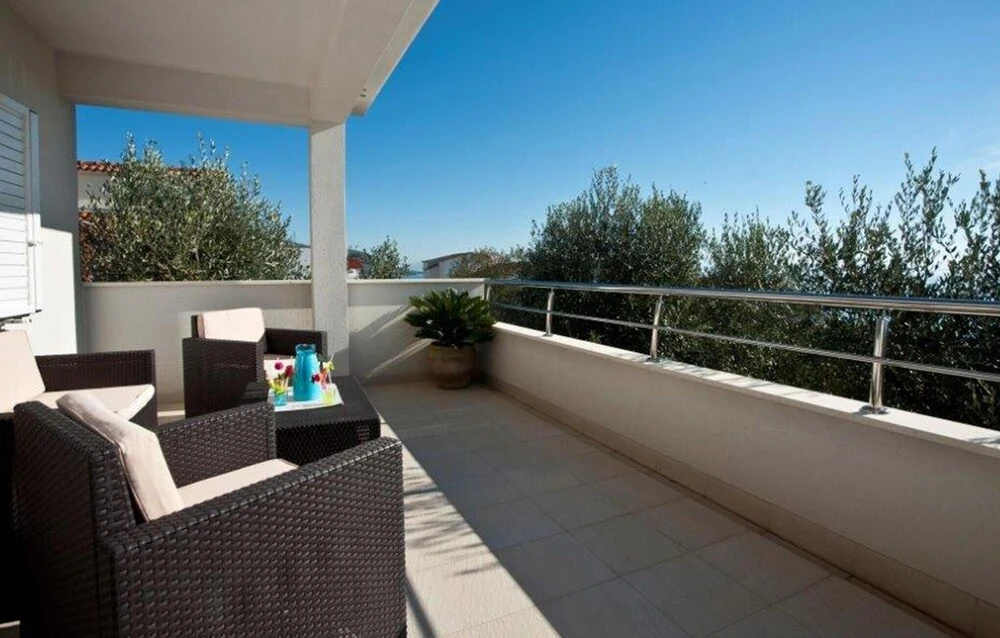 Stunning Home in Okrug Gornji With 4 Bedrooms, Wifi and Outdoor Swimming Pool