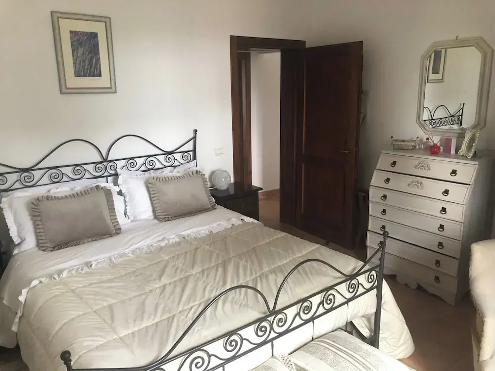 Tranquil Location With Views of Lake Trasimeno!