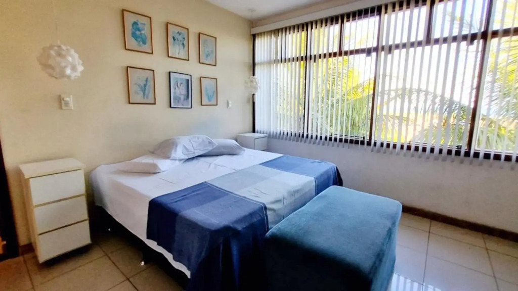Casa dos Jacarandás com 4 quartos com vista para o mar