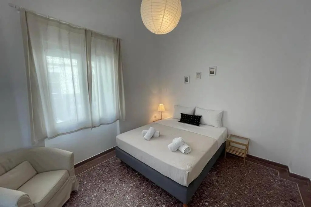 PANOS ROOMS Modern 3-Bedroom apartment