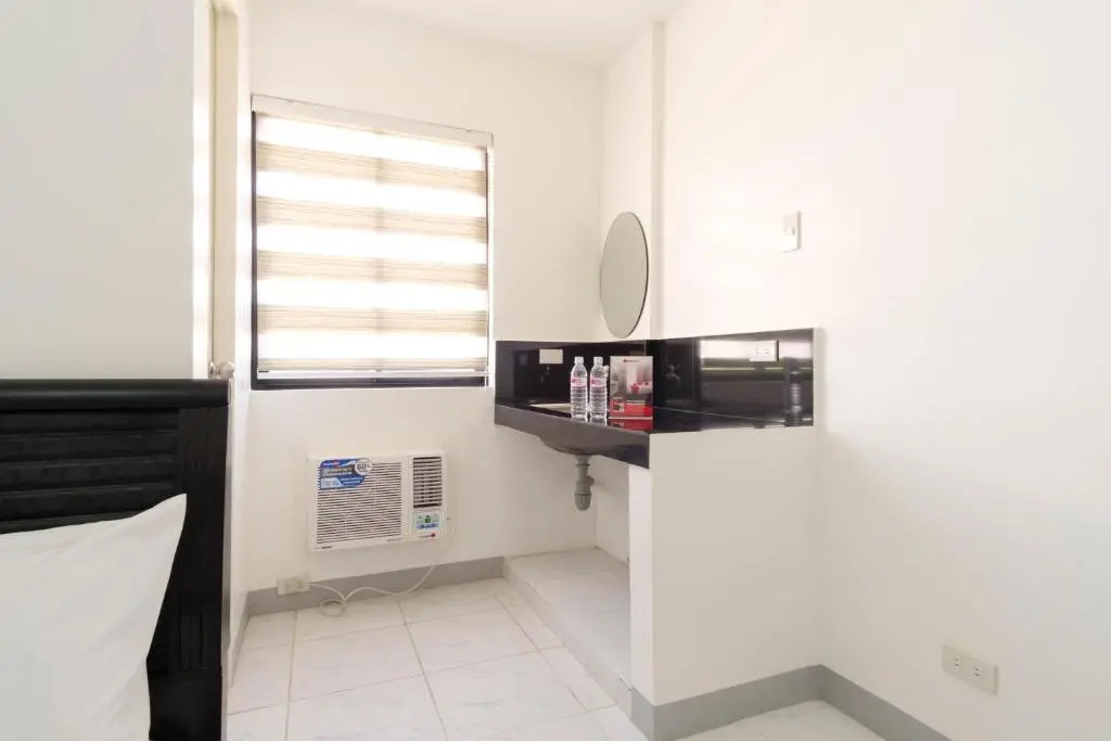 RedDoorz near SM Bicutan
