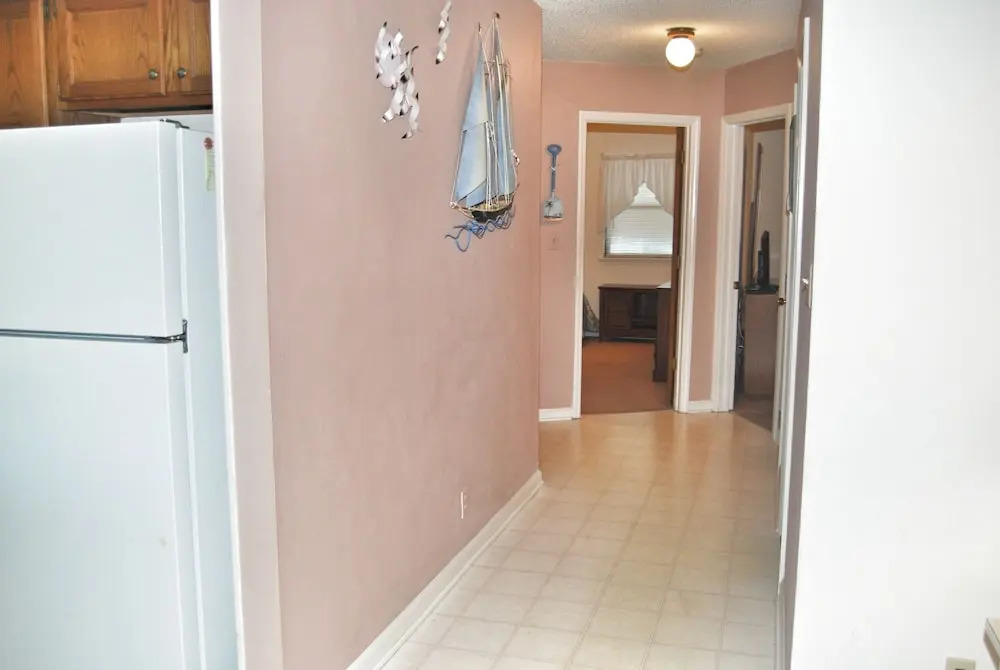 Hermitage 1g 2 Bedroom Condo by RedAwning