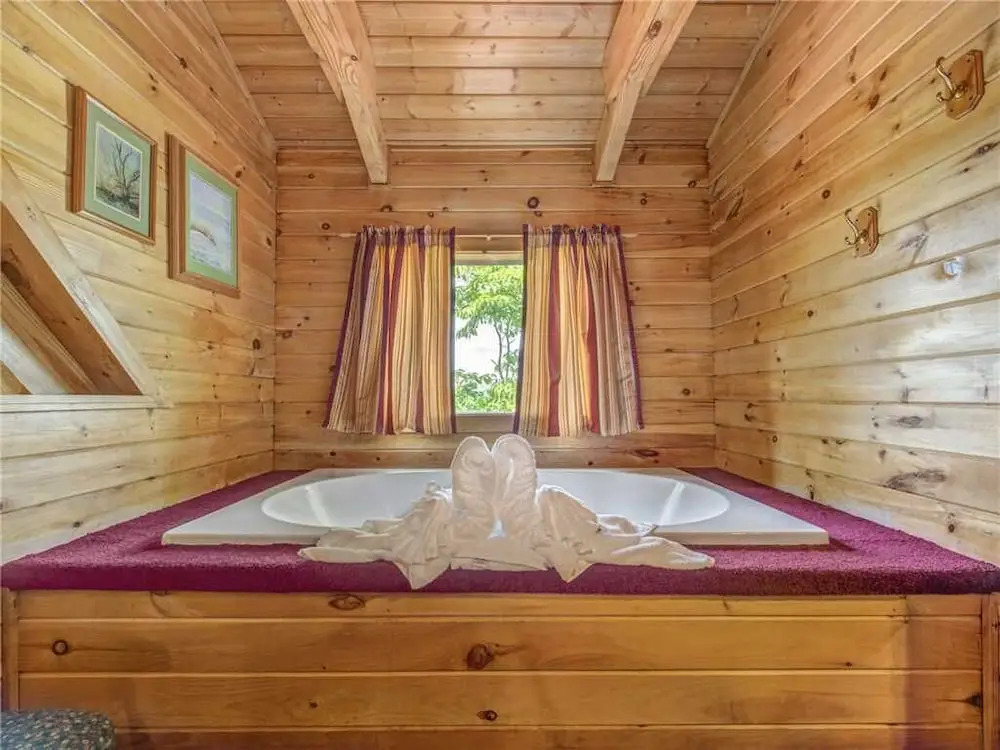 Bear Tracks - Two Bedroom Cabin