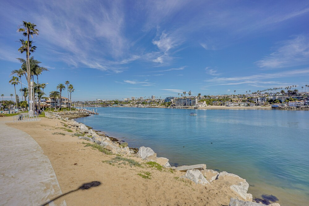 Walk to Shore! Luxury Newport Beach Home