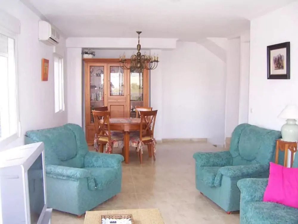 House With 4 Bedrooms in Orihuela, With Pool Access and Enclosed Garde