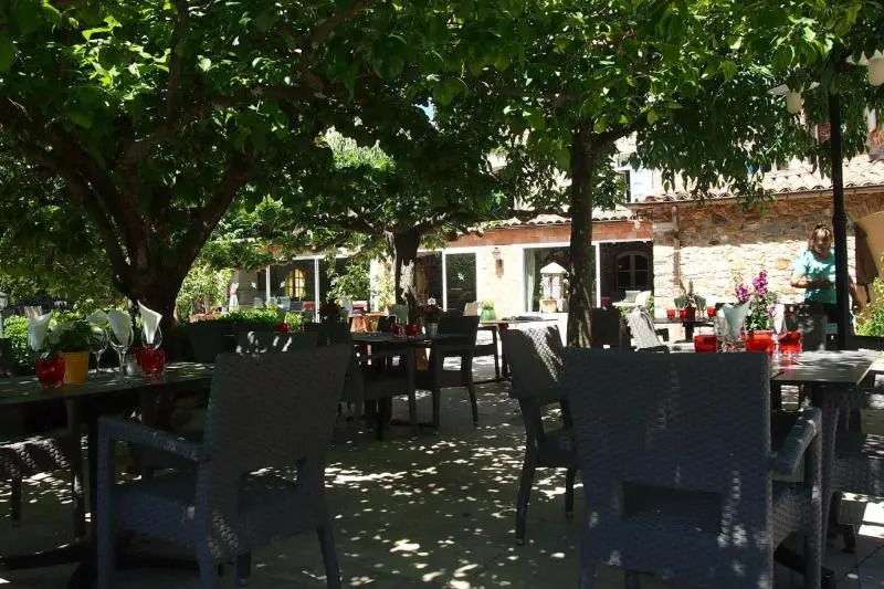Logis Hôtel Restaurant Le Pradinas