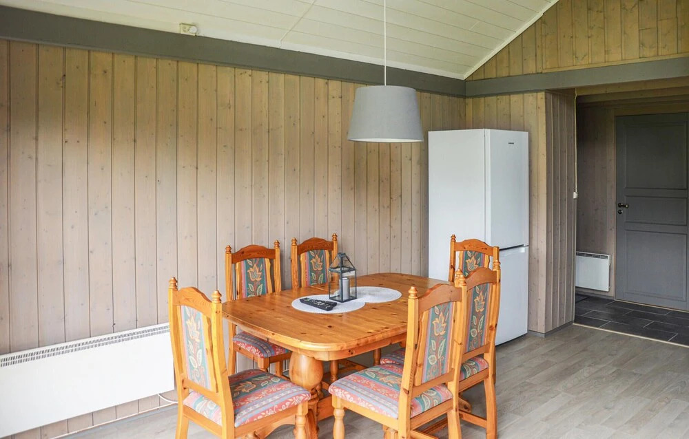 Lovely Home In Ljørdalen With Kitchen
