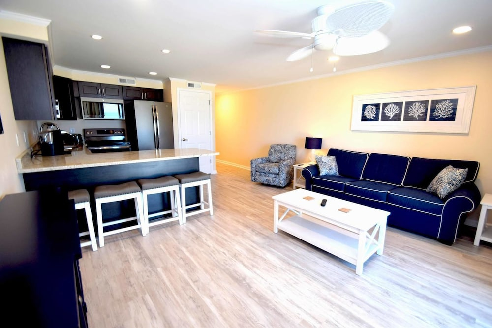 Ocean Hideaway 206 1 Bedroom 1.5 Bathroom Condo