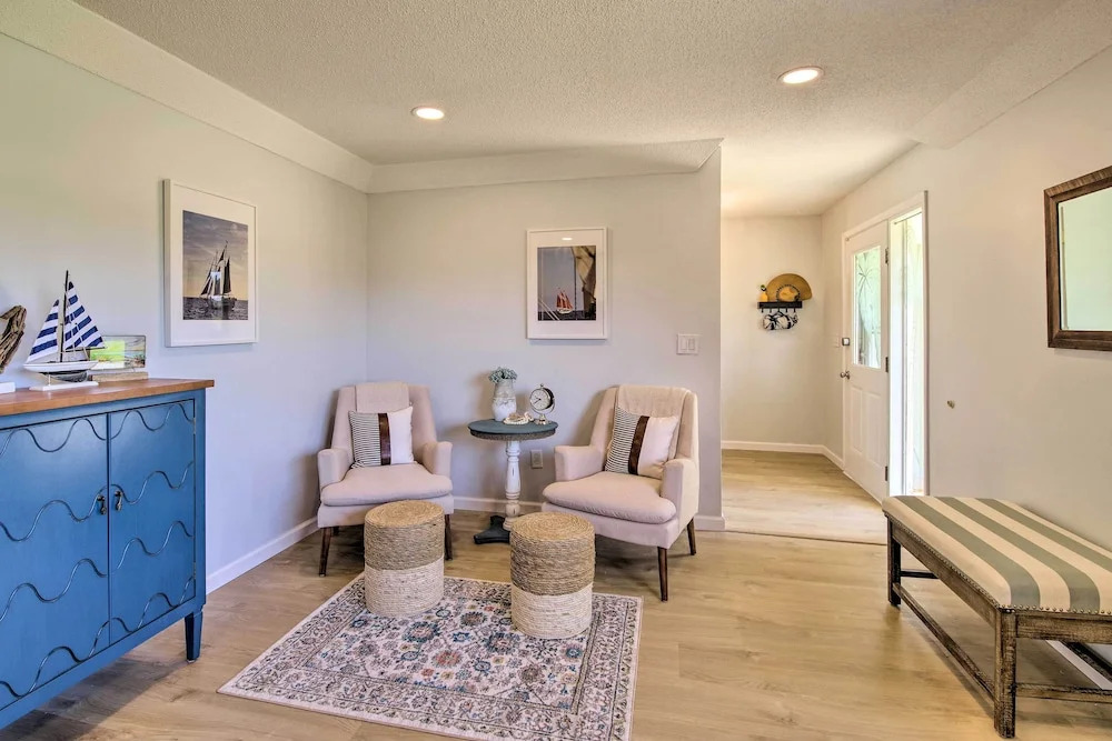 Quiet Satellite Beach Home w/ Lanai, Walk to Beach