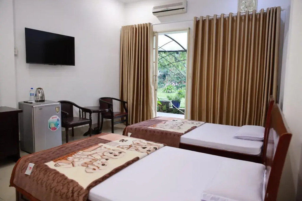 Huynh Gia Bao Hotel 2