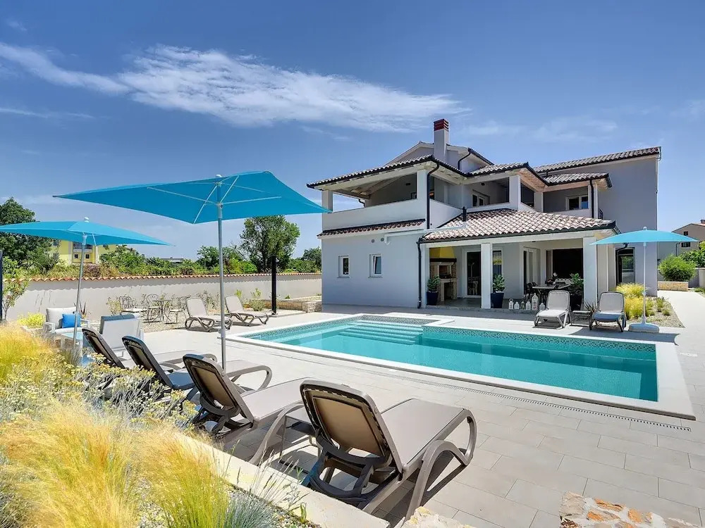 Villa in Premantura with Pool near Beach