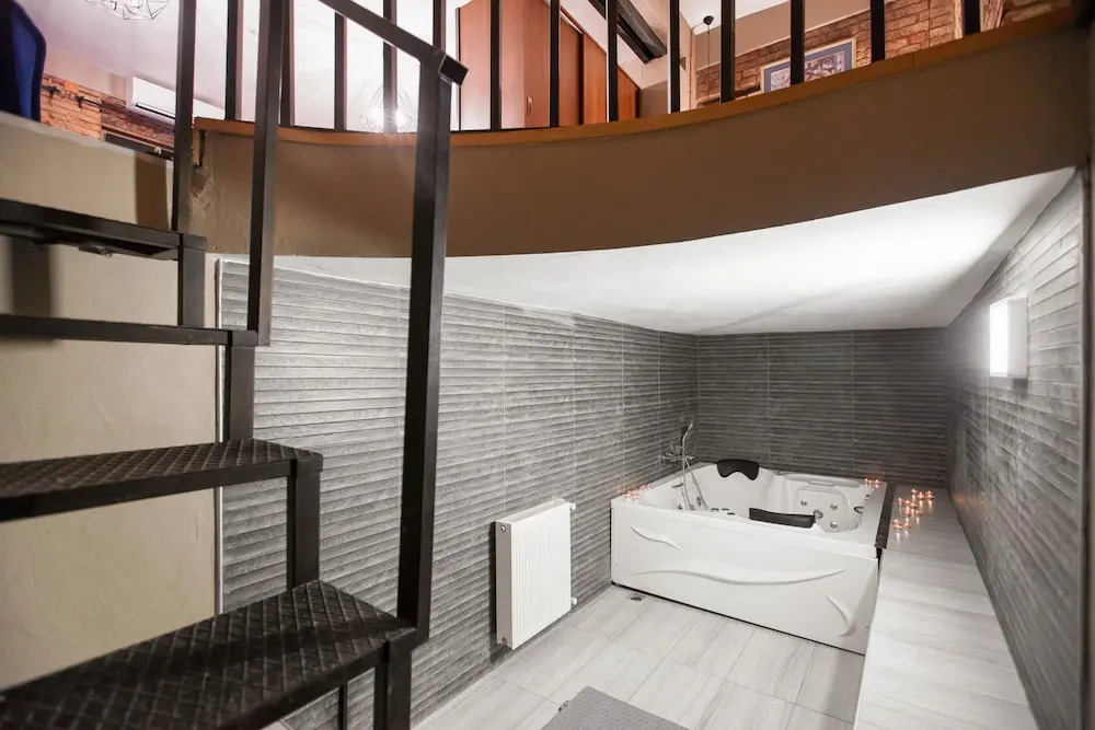 Studio with Hot Tub