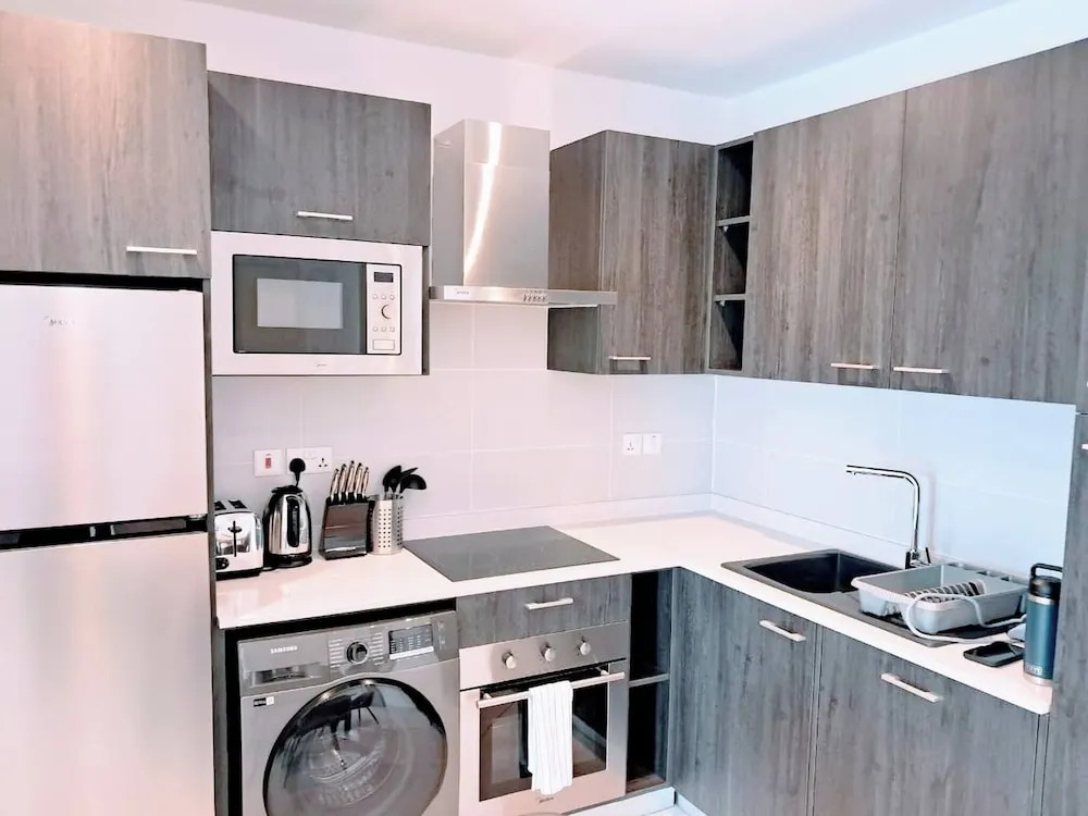 Unique 2 BDR Apartment at Loxwood House With Rooftop Pool and Gym