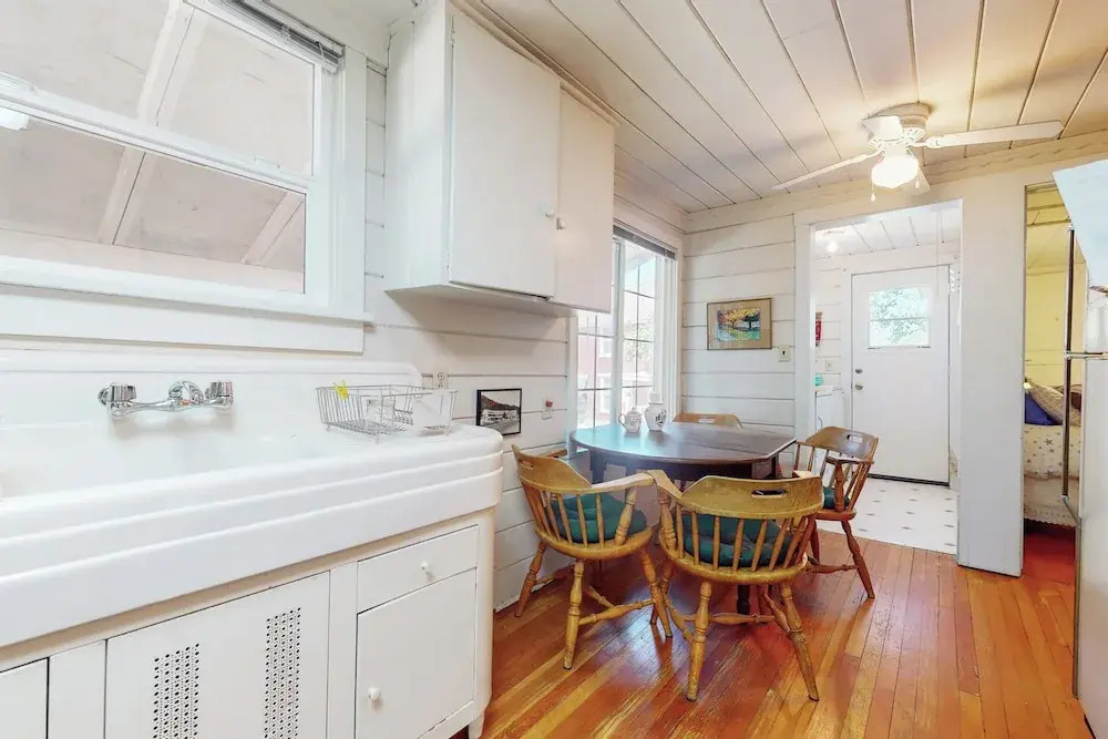 Walk to Town! Dog-friendly Quincy Getaway w/ Deck