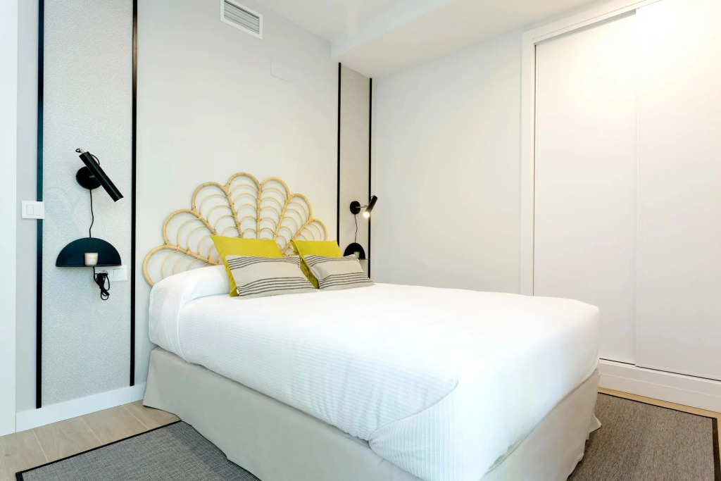 Modern 1BD apartment with terrace, pool and parking. Arruzafa I